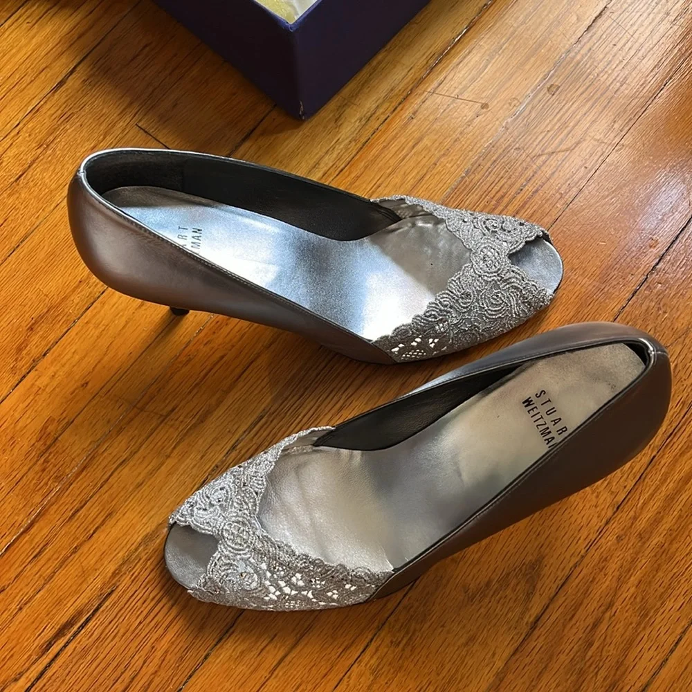 Stuart Weitzman Silver Chantilly Peep Toe Heels Size 8.5 - Picture 3 of 6